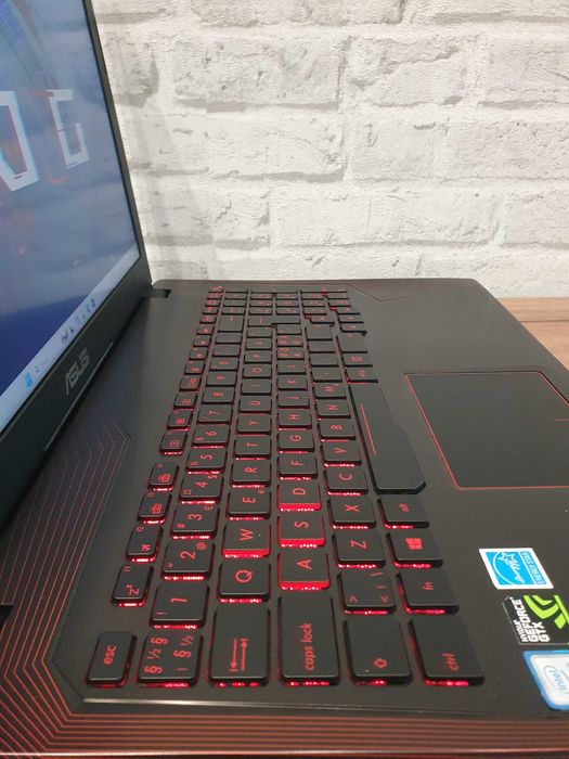 Игровой Asus ROG 15.6 •i7-7700HQ•GTX1050Ti•HDD + SSD• 16ОЗУ • Гарантія