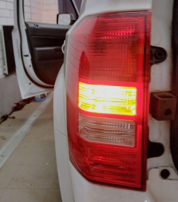 Жёлтые поворотники Jeep Patriot евро повороты оранжевые