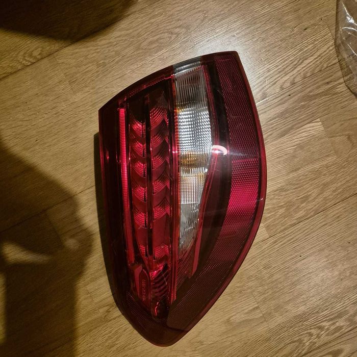 Farolim Esquerdo Mercedes W205 SW LED 2014 a 2018