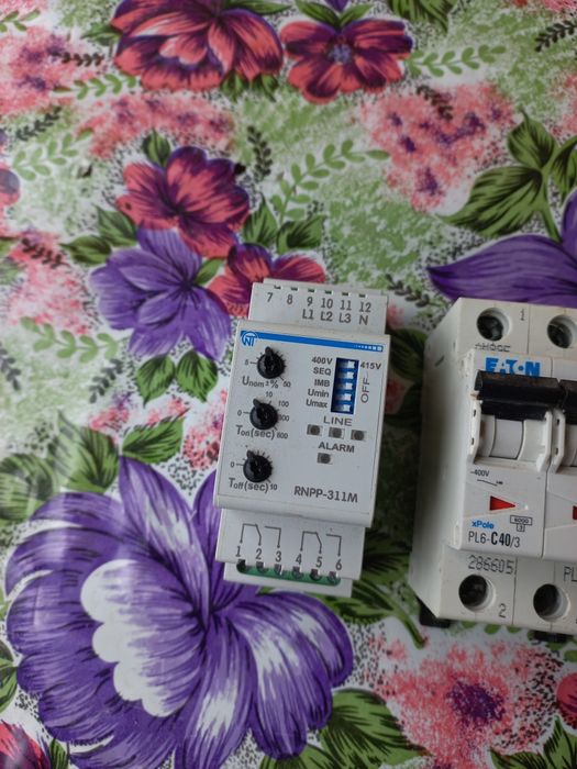 Реле напруги rnpp-311m,  автоматичні вимикачі с63, с40