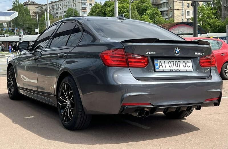 BMW 3 Series 2012 року