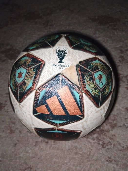 Футбольний м’яч Adidas Munich 25 Final