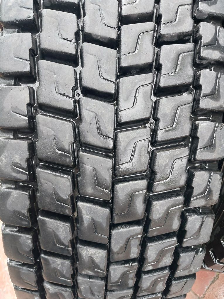 Kpl opon michelin 285x70x19.5. . F.v.