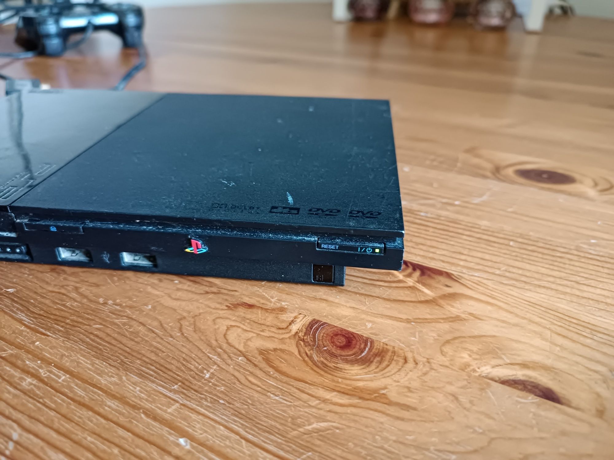 Konsola PlayStation 2 dwie sztuki i 3 pady plus 2 karty pamięci