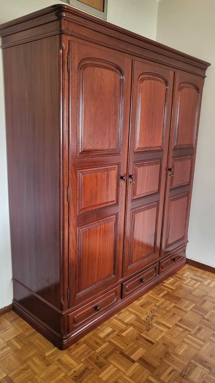 Guarda fatos 3 portas como novo