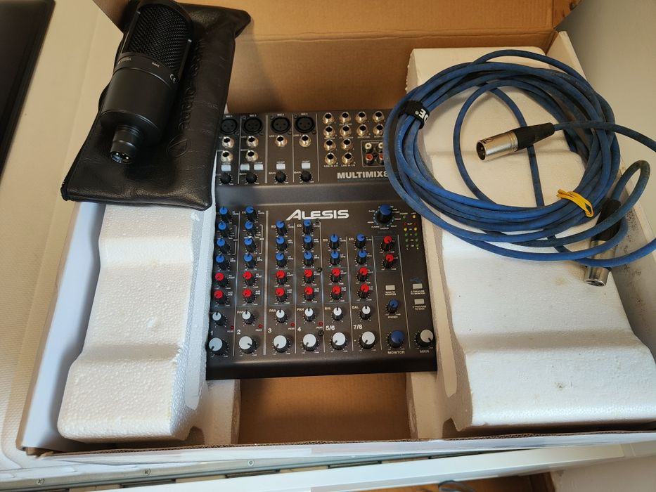 Mesa de mistura Alesis