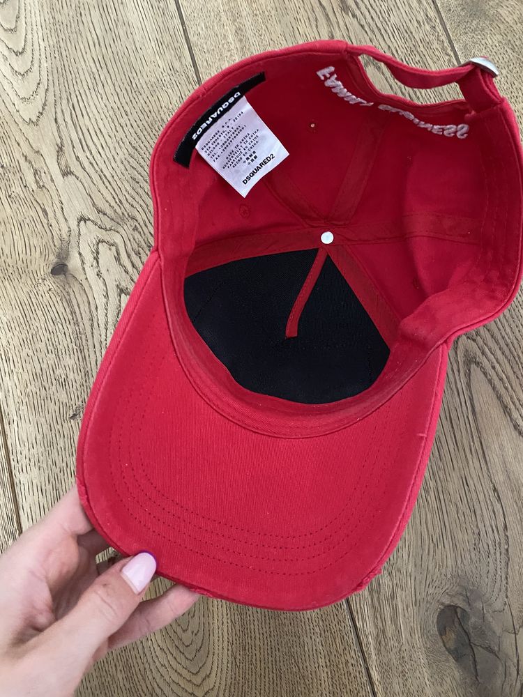 Czapka Dsquared czerwona