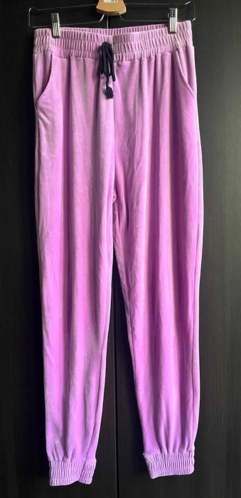 Welurowe spodnie dresowe lila L