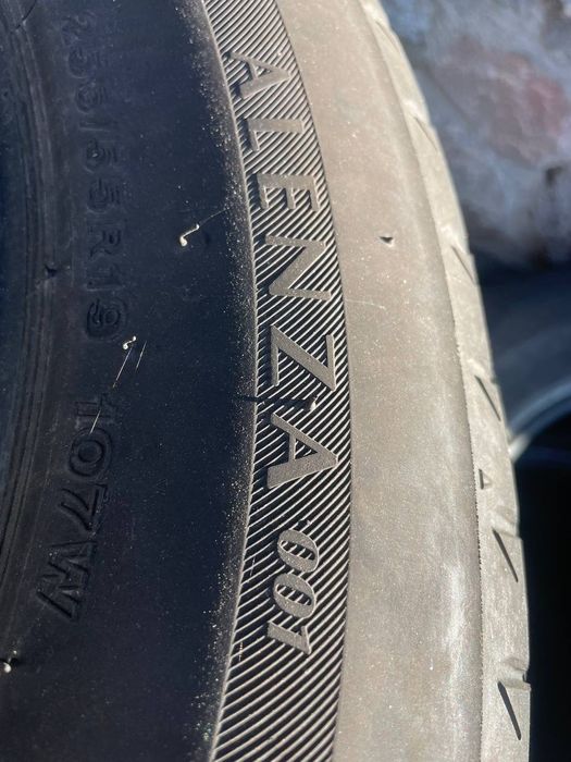 Продам летнюю резину 245 45 19