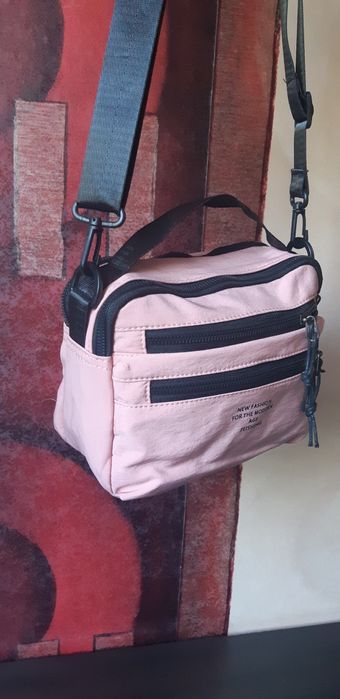 Стильна  нейлонова рожева  сумочка.