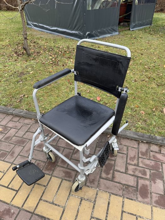 Німеччина! Крісло-каталка з санітарним обладнанням крісло туалет