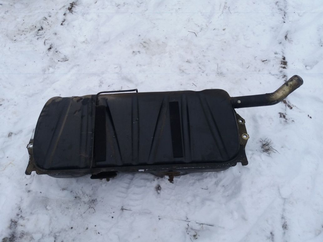 Паливний  бак  мерседес  w 123  D240