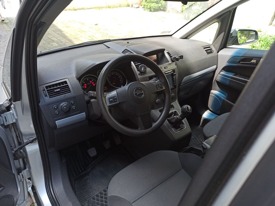 Opel Zafira B, Опель Зафіра Б