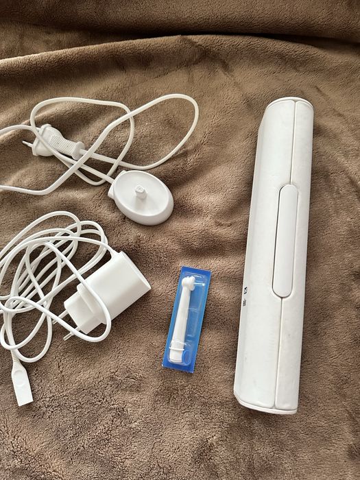 Etui podróżne oryginalne na szczoteczke Oral-B BRAUN + koncowka