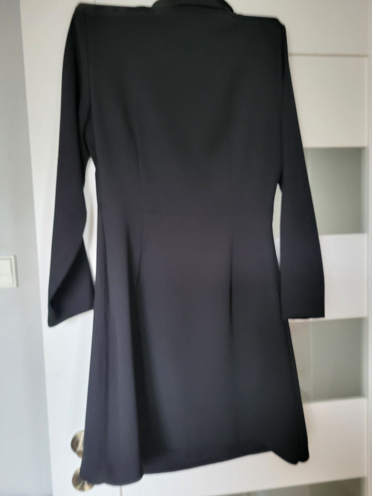 Elegancka sukienka z mango czarna ro m m zakładana