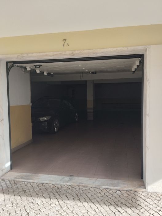 Alugo parqueamento Almada