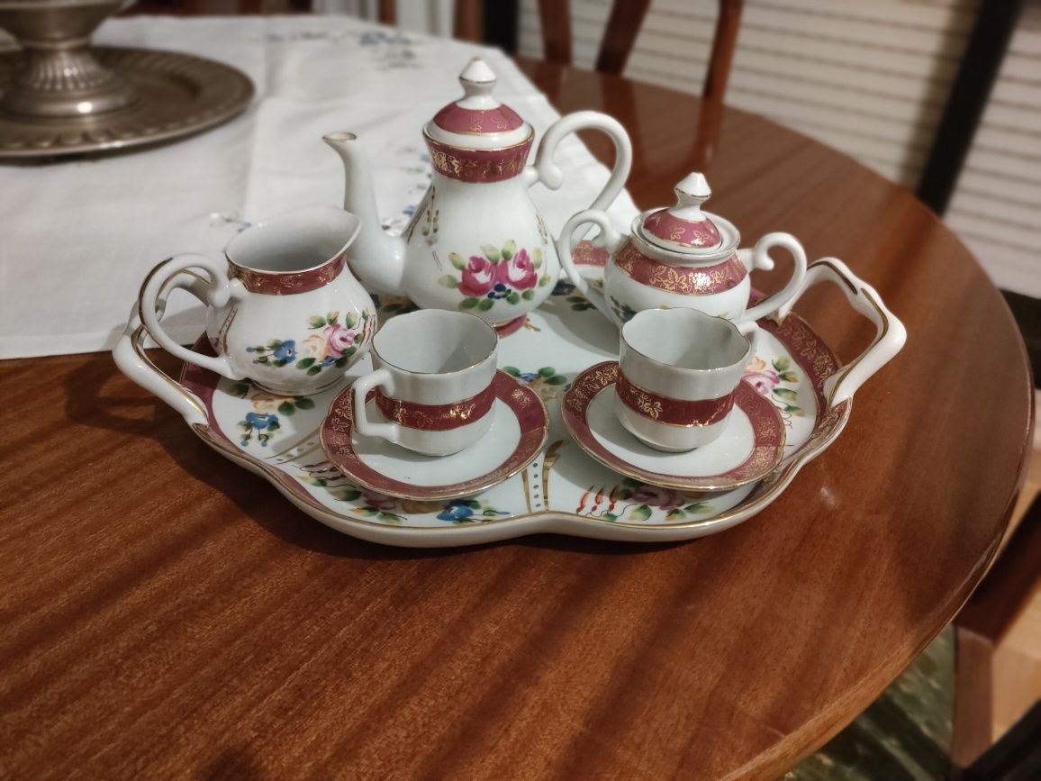 Conjunto de chá decorativo.