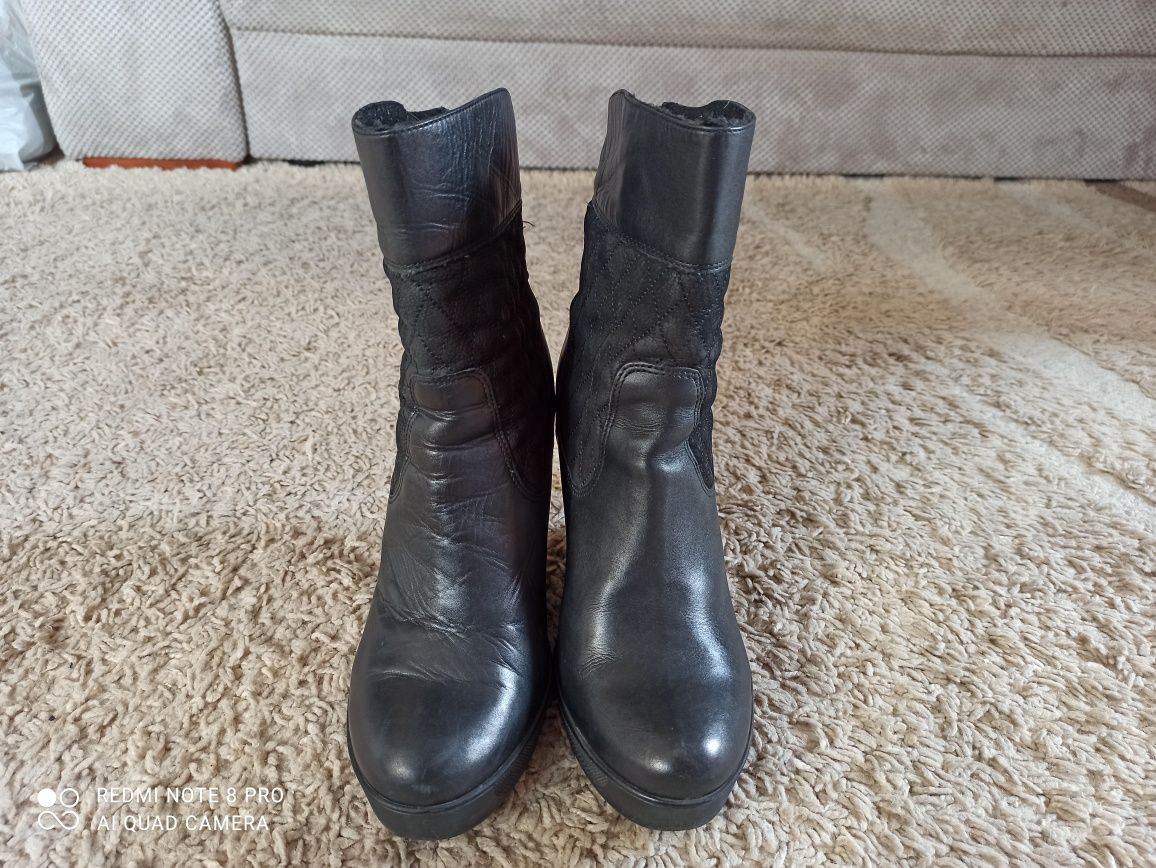 Skórzane buty botki na koturnie CCC Lasocki r 39