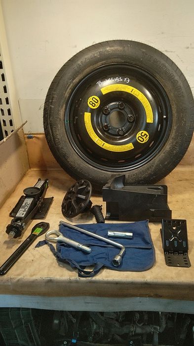 ) B-Klasa W245 koło dojazdowe klucz lewarek oczko do holowania 16"
