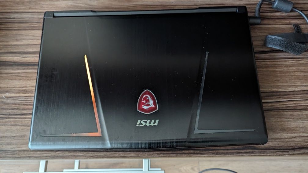 Ноутбук MSI  MS-16P5
