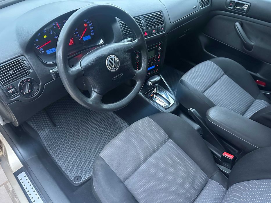 Фольксваген Гольф  1.6 АКПП