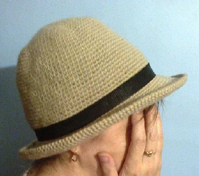 Женская шляпа - вязаная