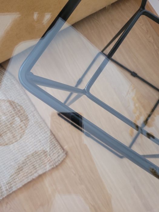 Mesa de Vidro - pés metal preto