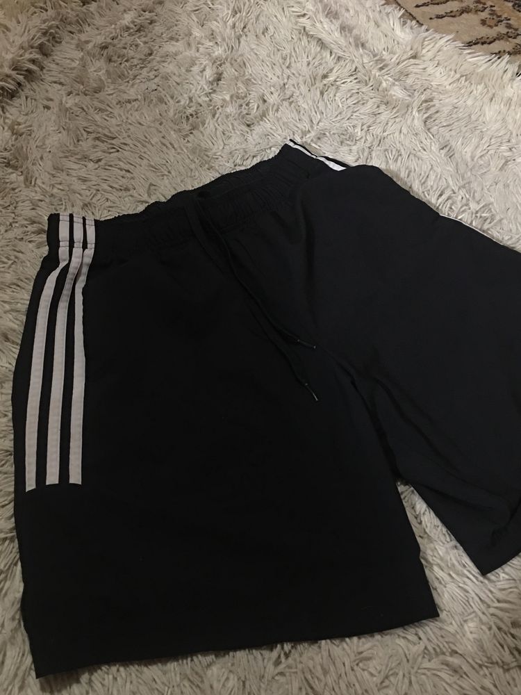 Шорти Adidas на лампасах