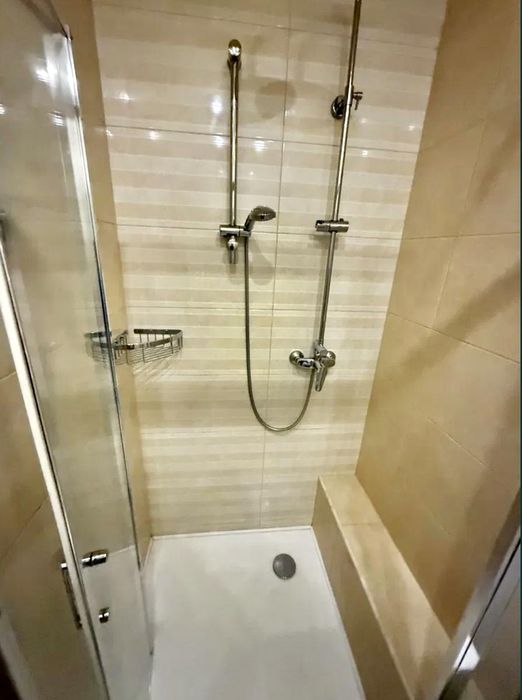 Простора 3-кімнатна квартира 100 м² з якісним ремонтом Олени Пчілки 8