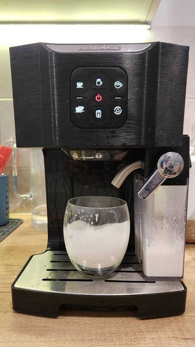 Ekspres kolbowy ze spieniaczem do mleka Sencor SES 4040BK