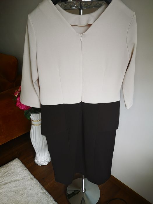 Sukienka z baskinką elastyczna 44 nowa