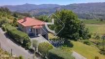 Moradia T2 em Pedra, com terreno, situada em Távora , Arcos de Valdeve