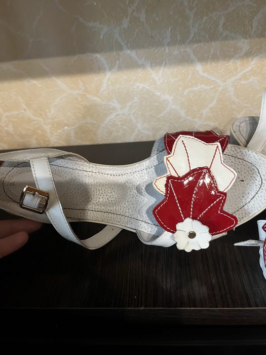 Босоніжки 37 розміру