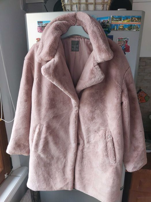 Różowe sztuczne futerko