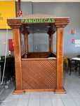 Stand vendas em madeira