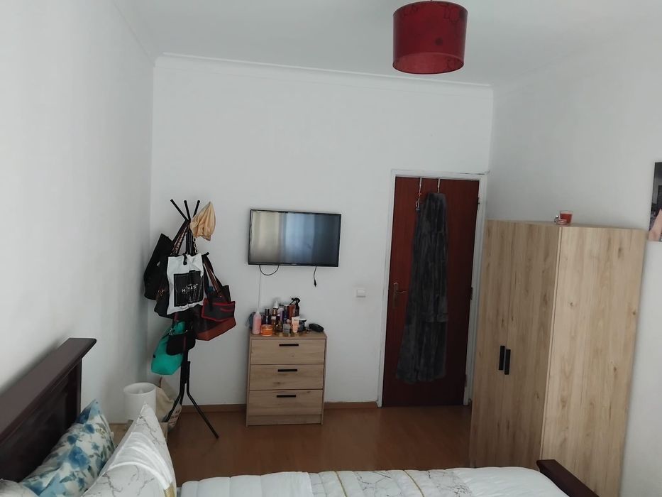 ARRENDA-SE QUARTO NO SEIXAL