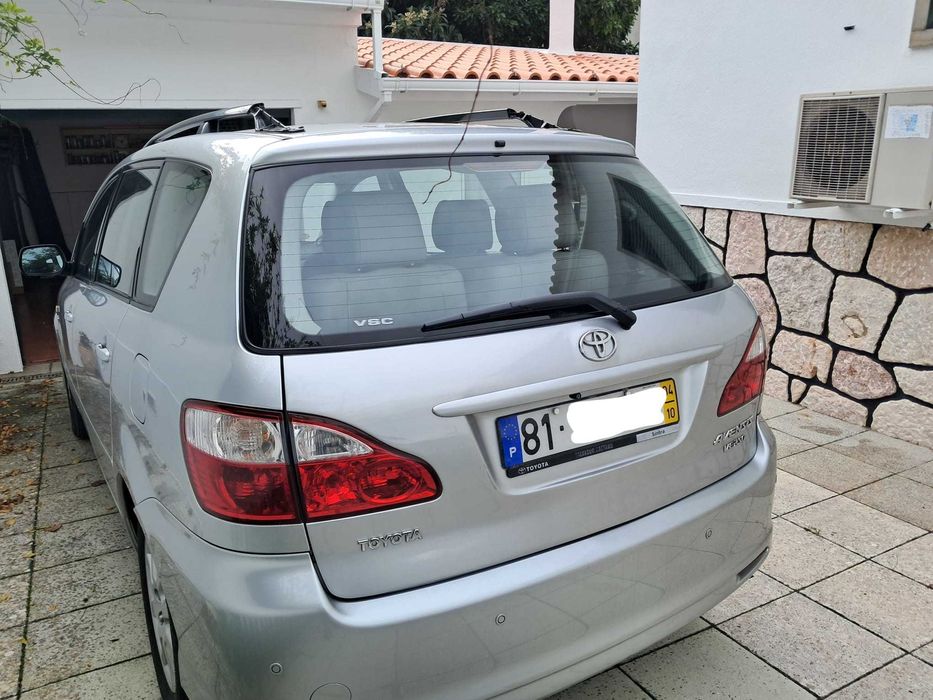 Toyota Avensis Verso 2.0 D-4D Sol