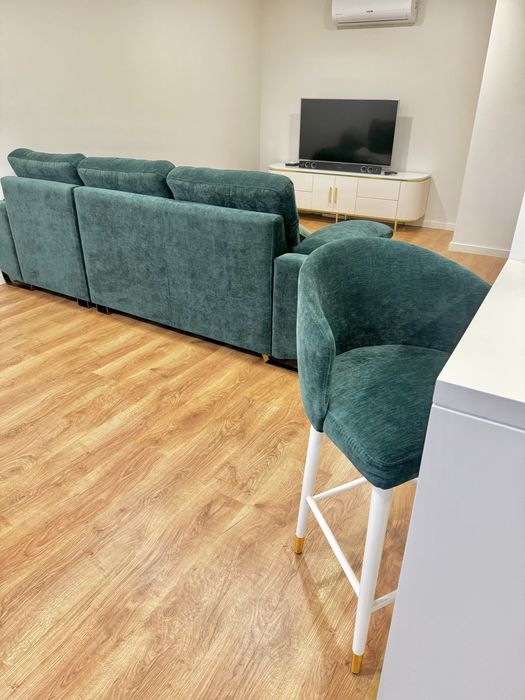 Sofá + 2 Cadeiras + Cama + Colchão + Mesinhas + Móvel de TV