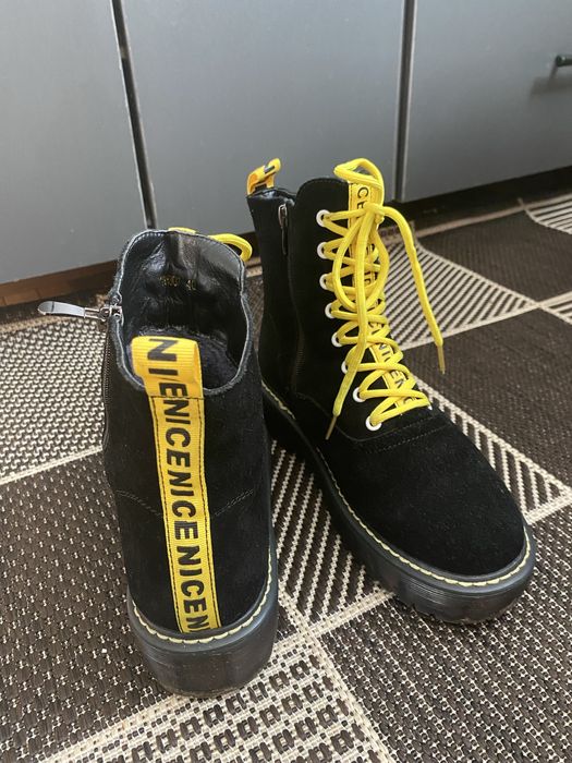 Зимове взуття з жовтими вставками,дужее тепле,для дітей і для дорослих