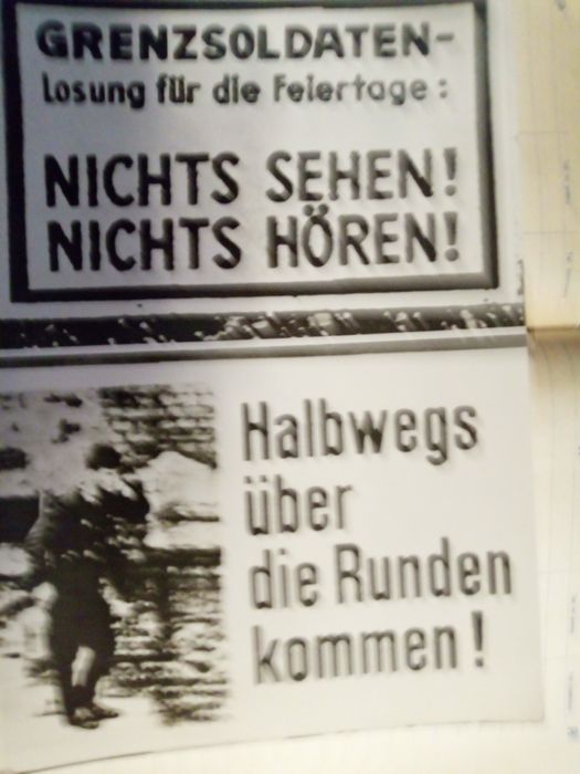 Propagandowa pocztówka NRD – Żołnierze graniczni i robotnicy Berlina