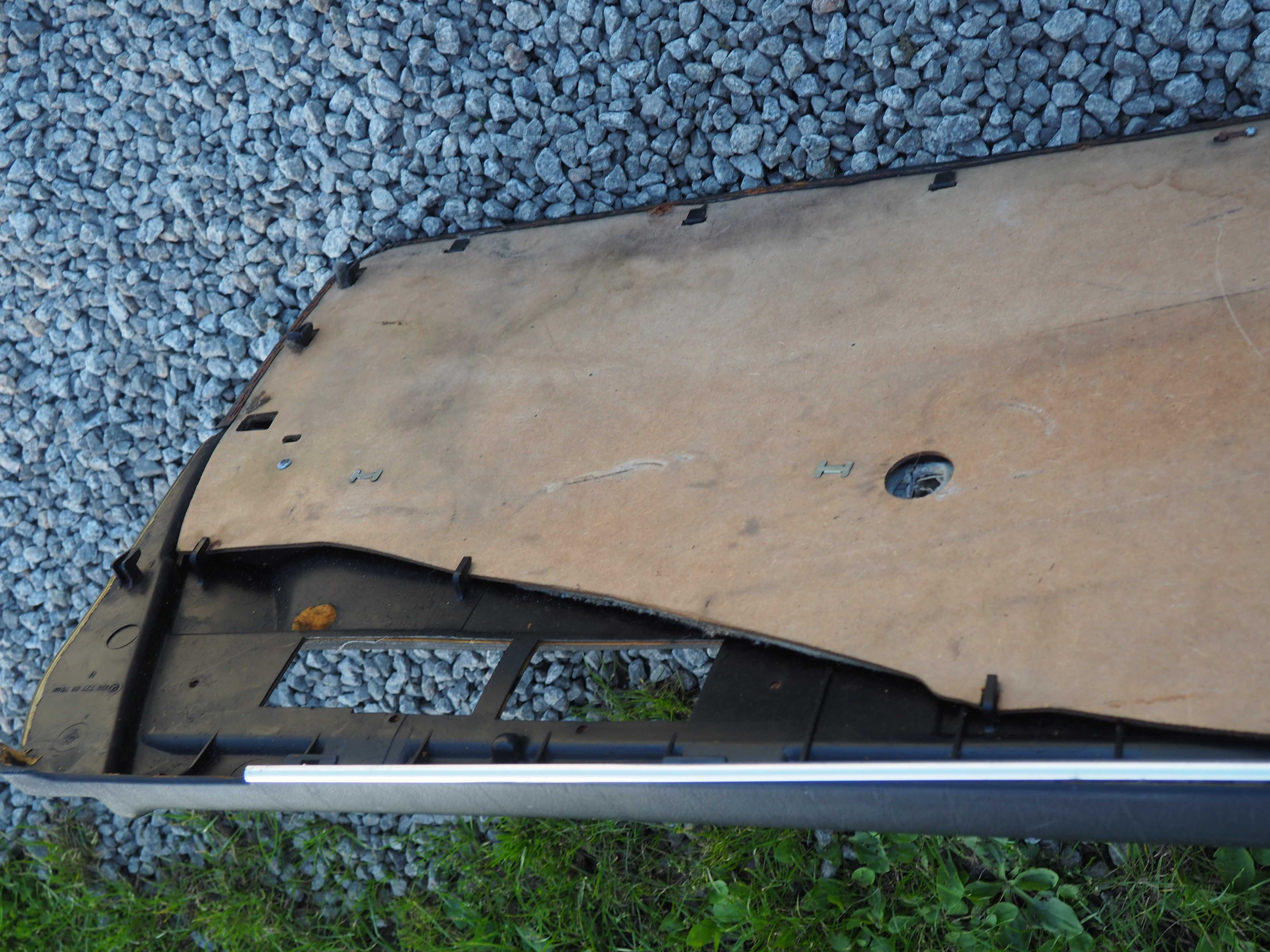 Boczek drzwi prawy mercedes W126 sec