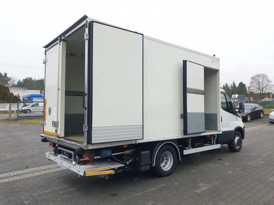 Iveco DAILY 60C15 CHŁODNIA+WINDA+DRZWI BOCZNE I TYLNE MROŹNIA IZOTERMA  nr.137 DWUKOMOROWA 1 Wł. Import z Włoch Drzwi Boczne Tylne Winda
