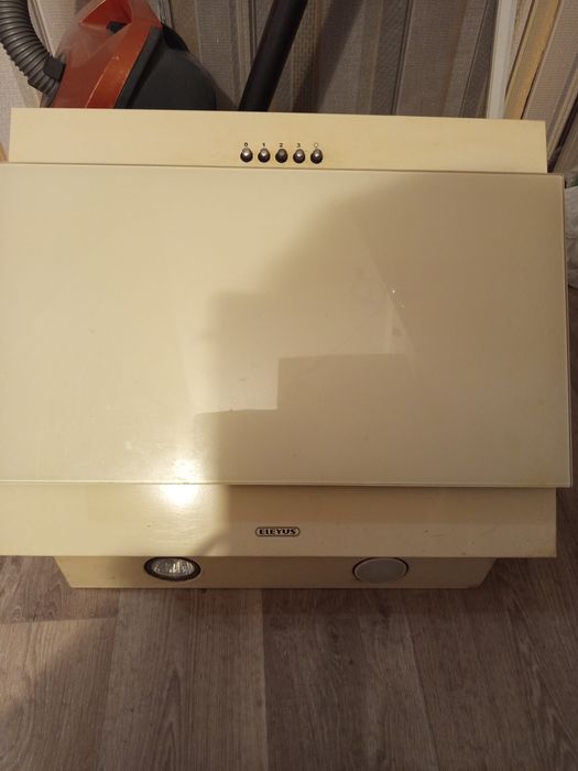 Вытяжка ELEYUS Бежевая  бу