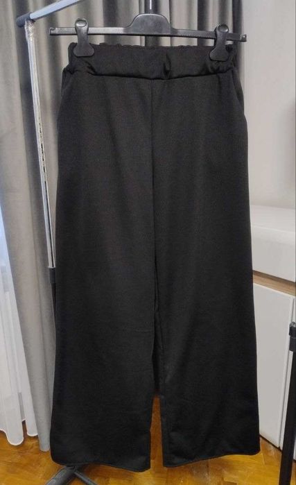 Женский костюм свободного кроя в рубчик