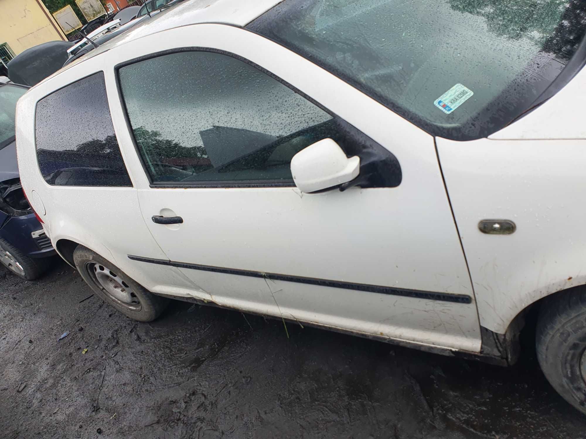Szyba prawy przod VW Golf 4 3 drzwi