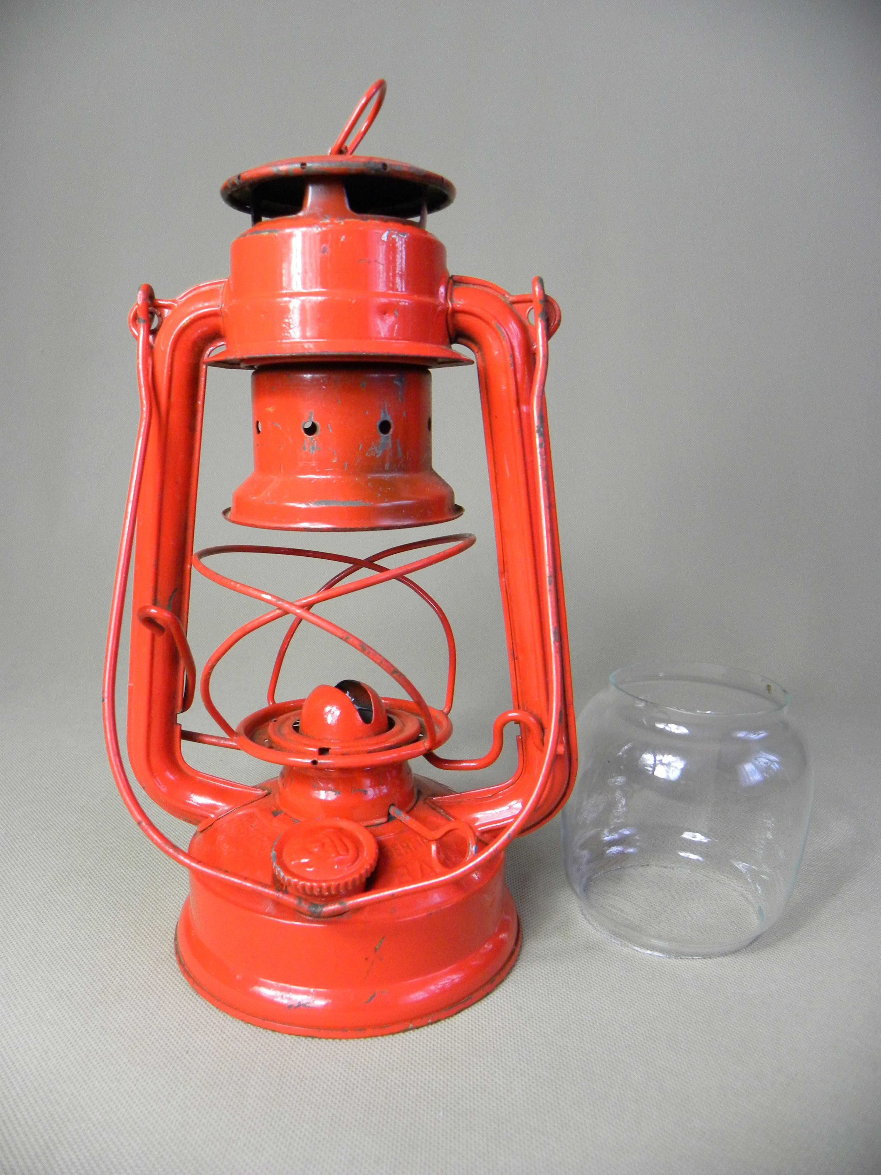 Niemiecka lampa naftowa Feuerhand 275 Western Baby czerwona