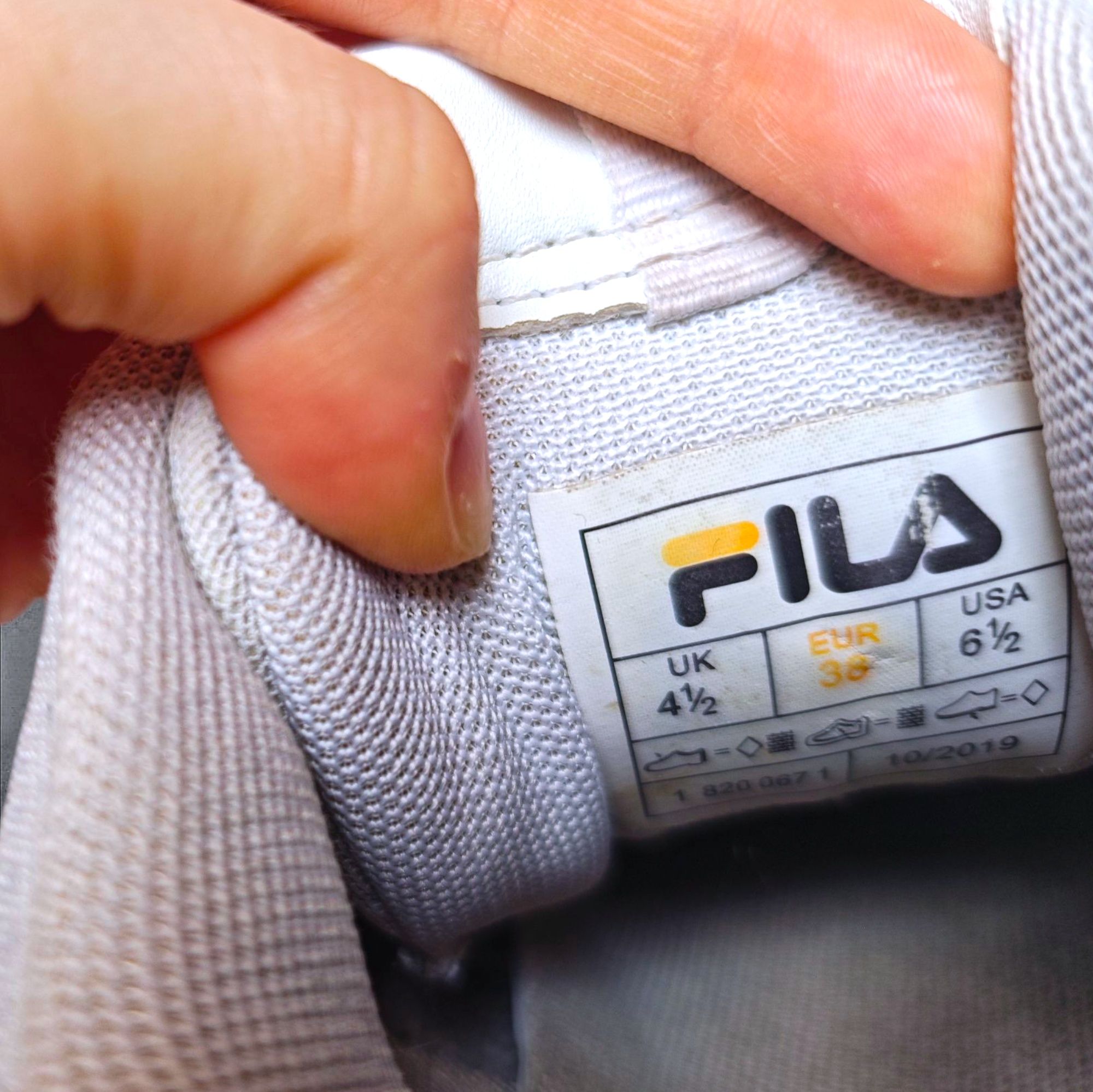 Kultowe sneakersy damskie Fila sportowe białe sznurowane