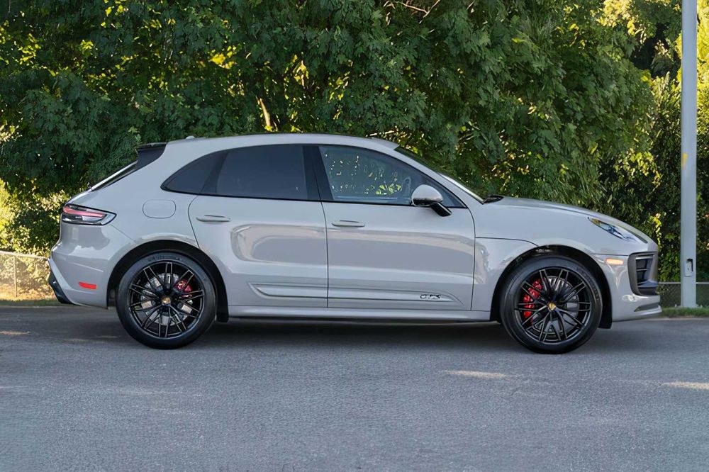 Porsche Macan      2023