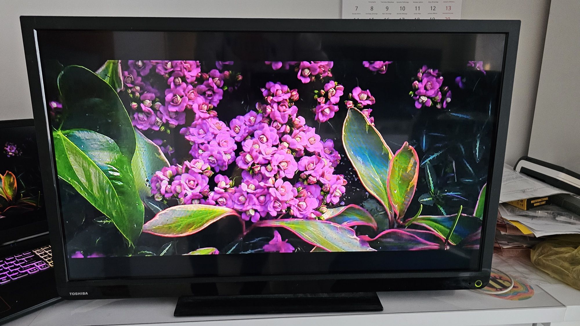 Telewizor LCD  LED Thosiba 32 cale ze złączami hdmi