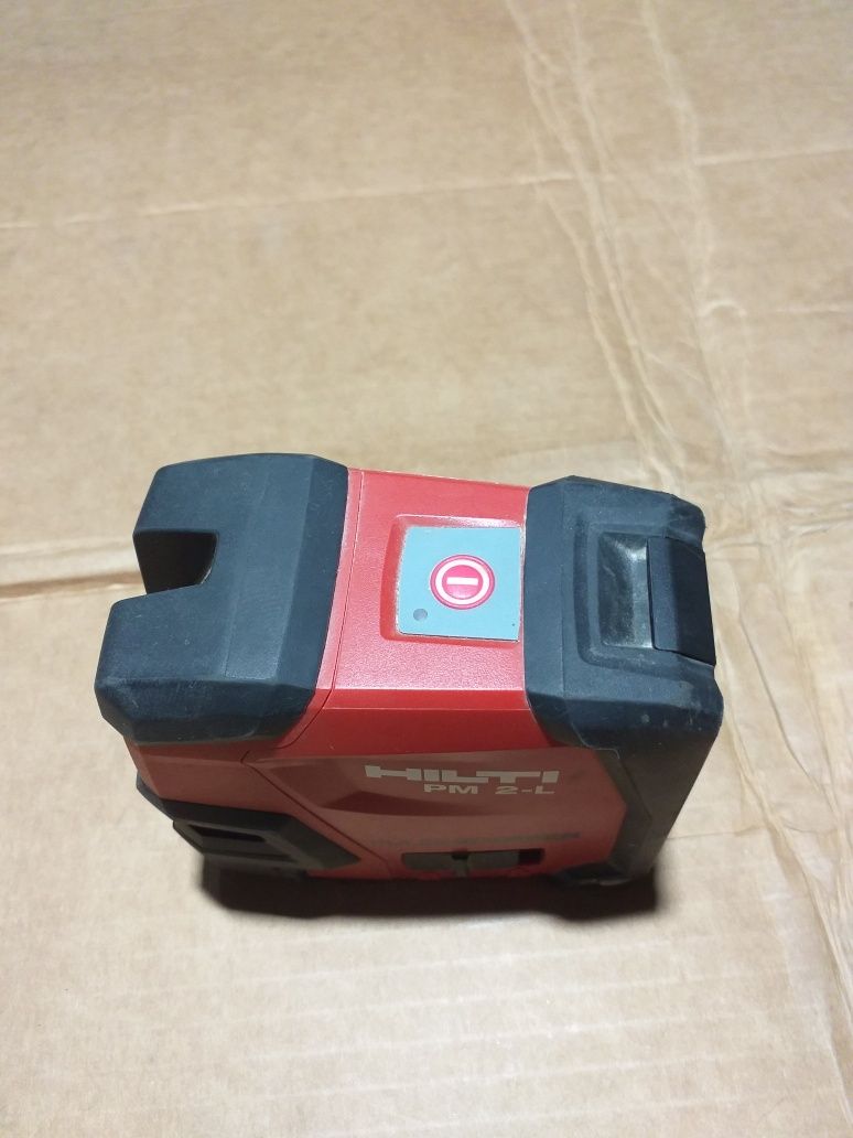 Лазерний уровень Hilti  PM 2 L  в гарному стані .